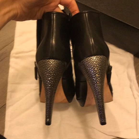 Herve Leger bootie size 7.5 - Picture 4 of 6